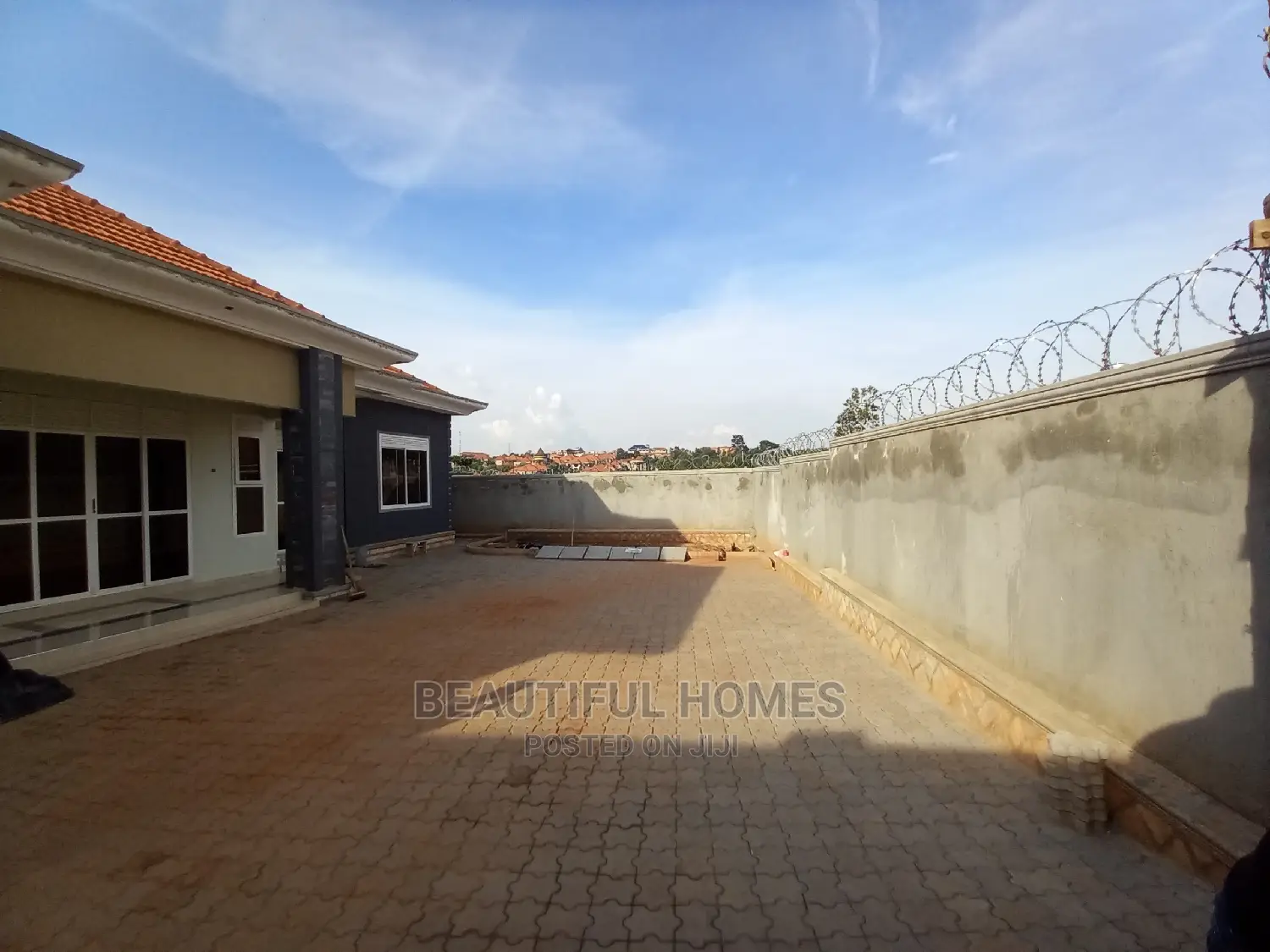 Furnished 4bdrm House in Kira Tarmacked for Sale