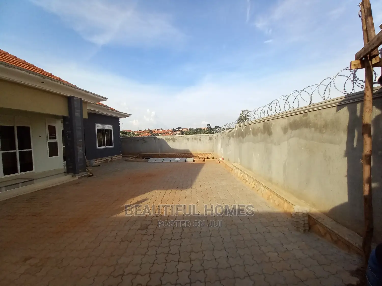 Furnished 4bdrm House in Kira Tarmacked for Sale