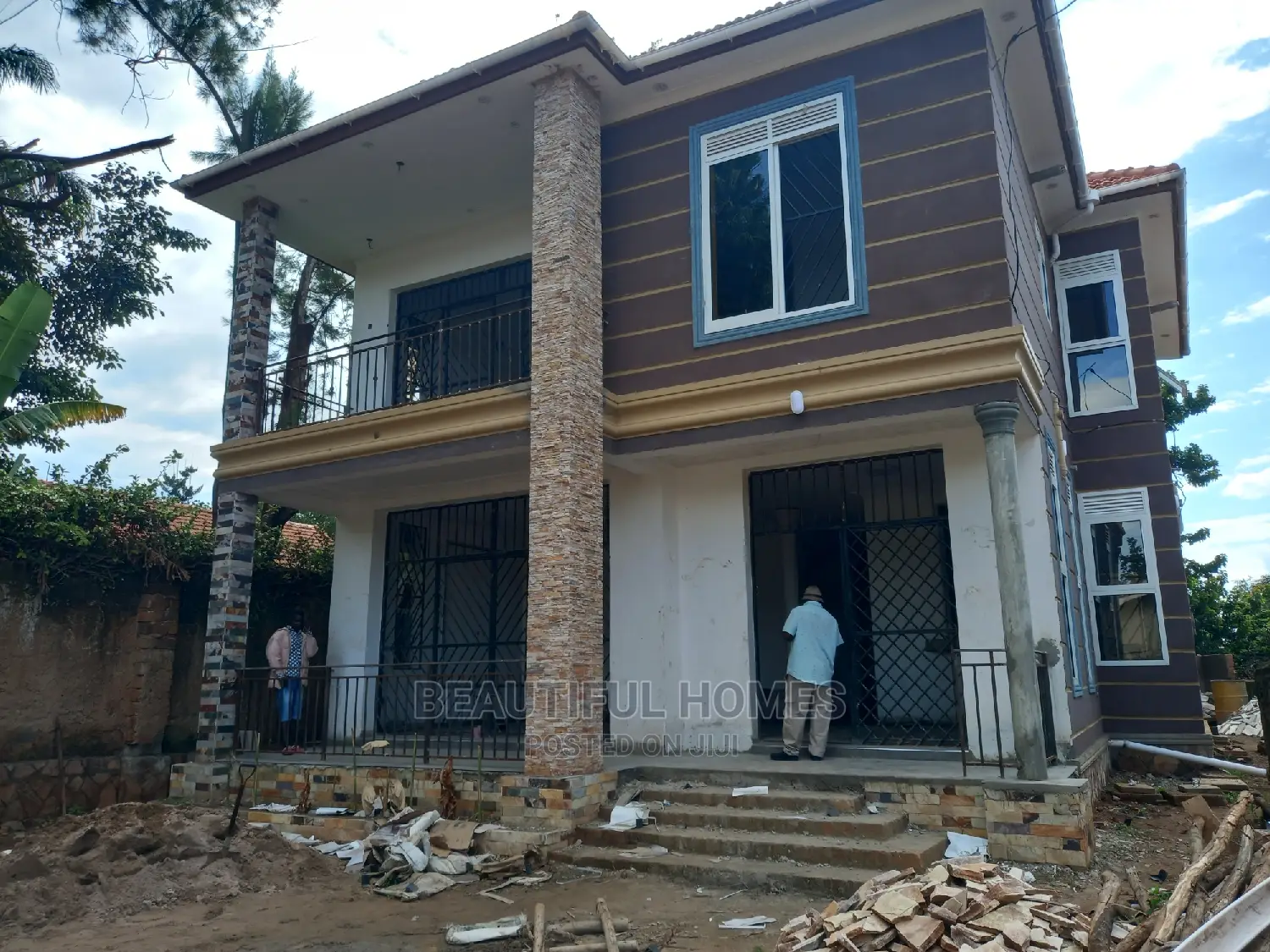 Furnished 4bdrm Mansion in Kansanga Tarmacked, Makindye for Sale