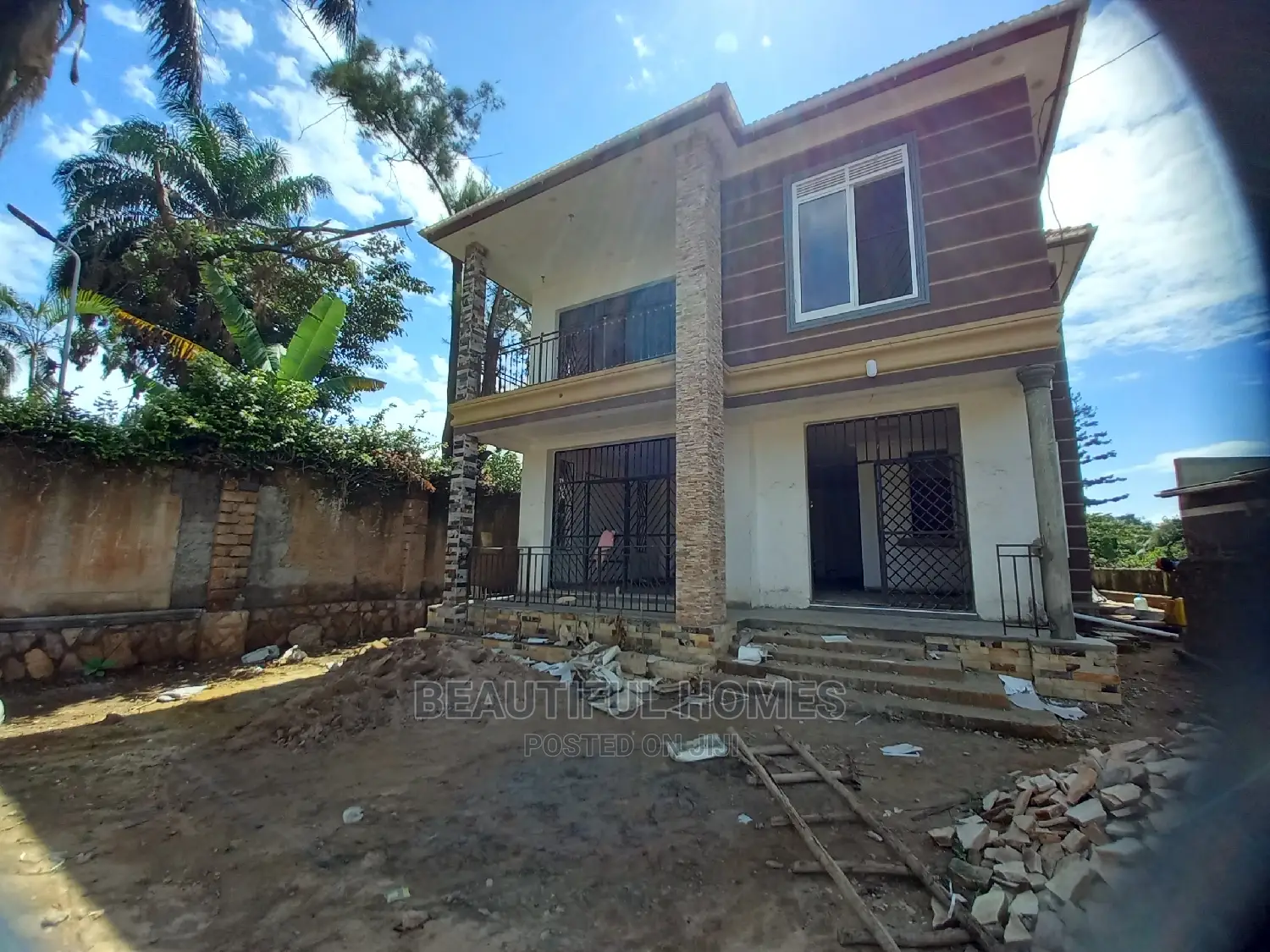 Furnished 4bdrm Duplex in Kansanga Diplomat, Makindye for Sale