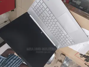 New Laptop HP 15-F272wm 8GB Intel Core I5 SSD 512GB
