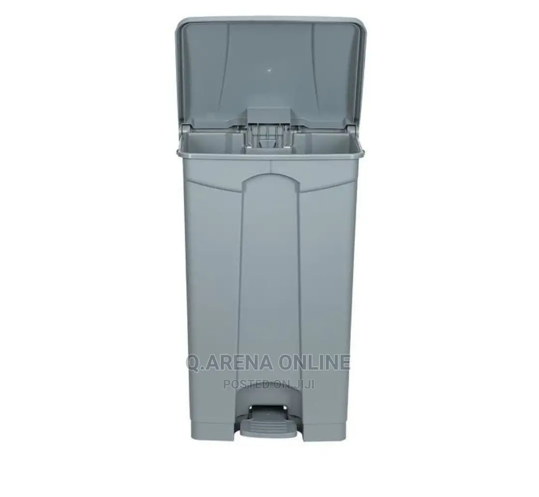 Outdoor 50L Plastic Step-On Trash Bin