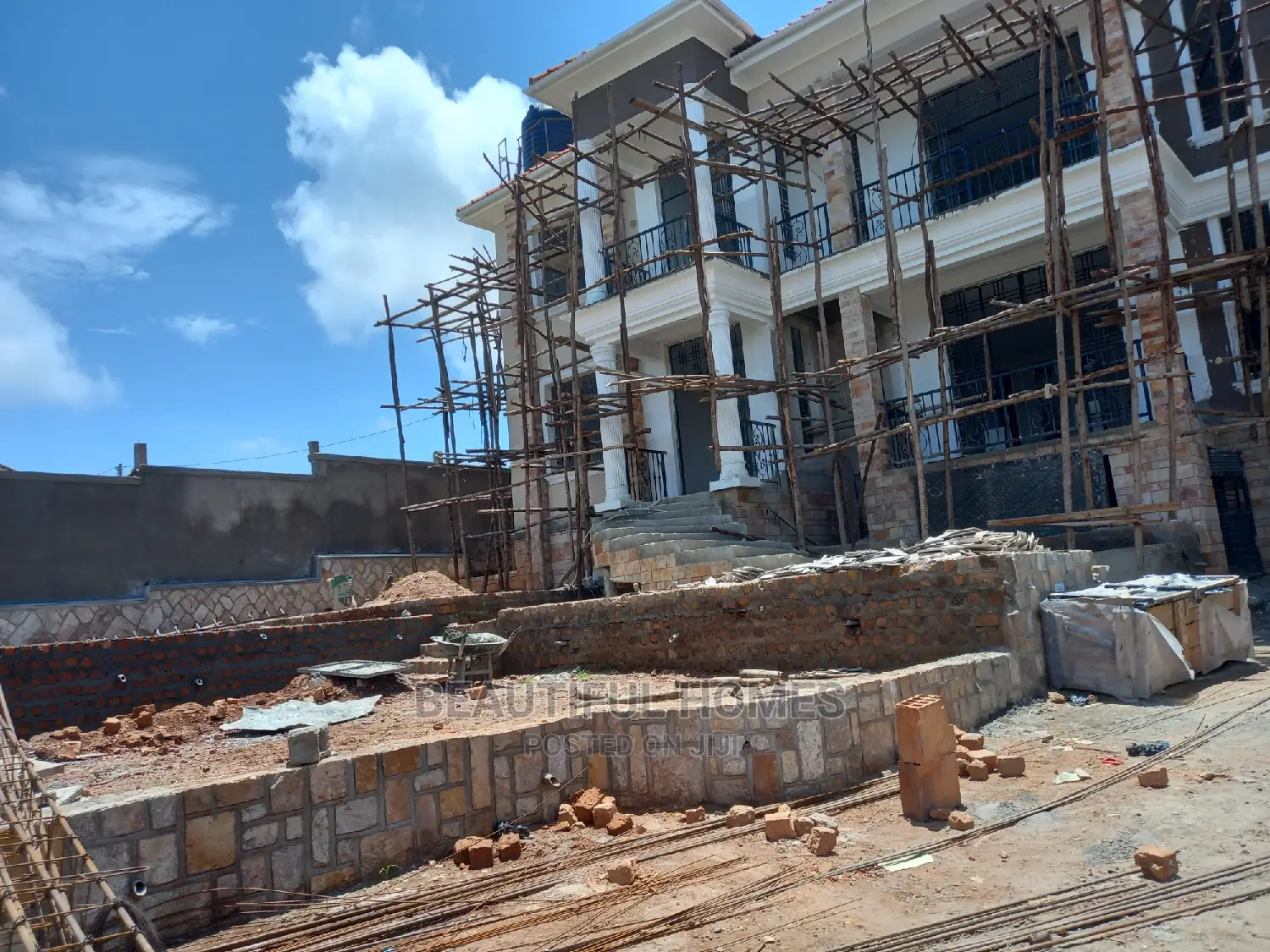 Furnished 7bdrm House in Kigo Corporate, Makindye for Sale