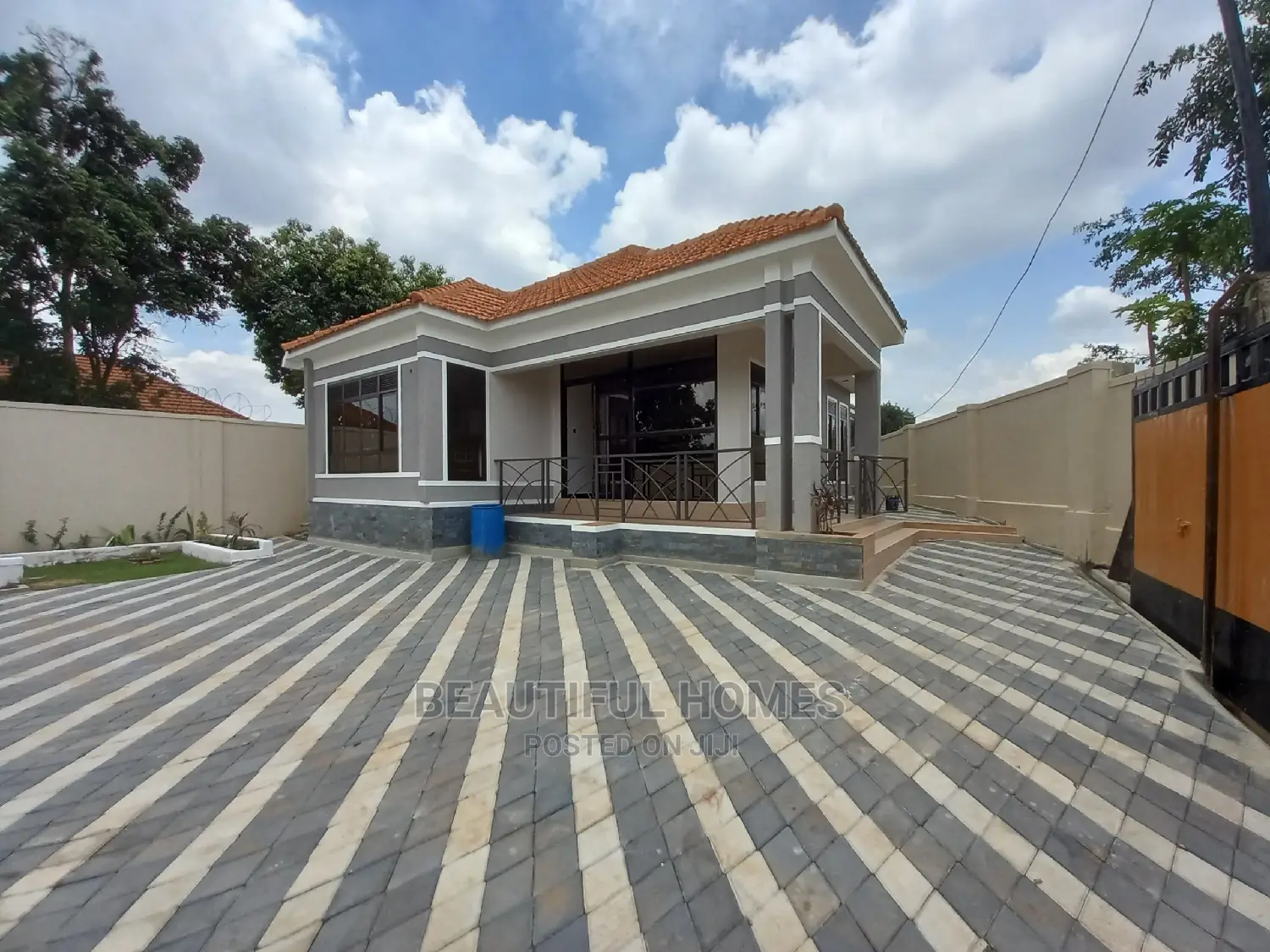Furnished 4bdrm Bungalow in Kisaasi, Central Division for Sale