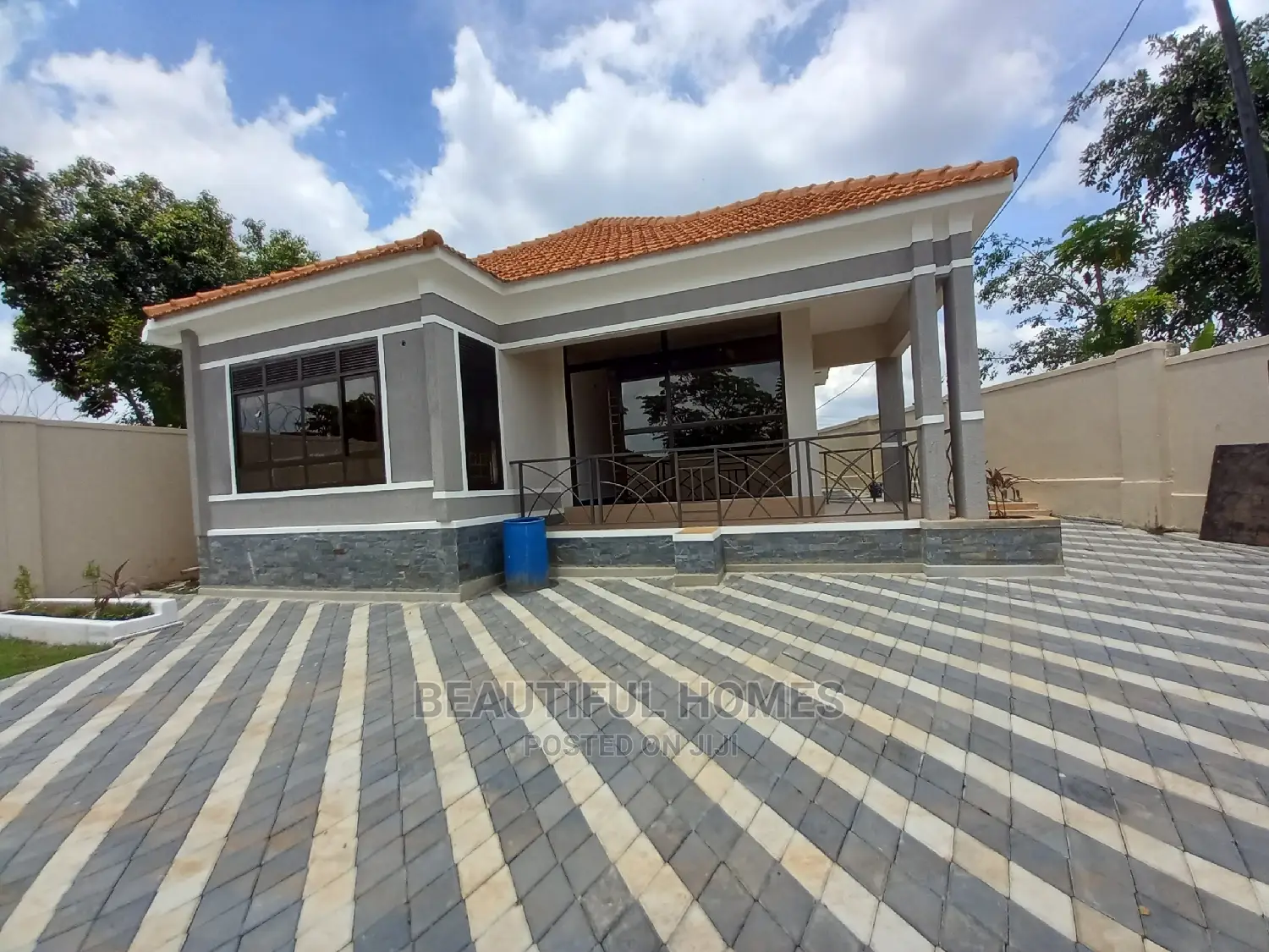 Furnished 4bdrm Maisonette in Kisaasi, Central Division for sale