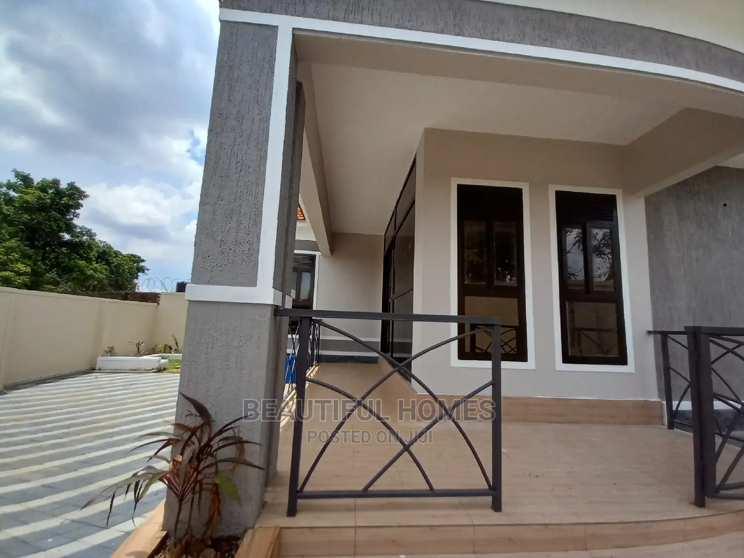 Furnished 4bdrm Maisonette in Kisaasi, Central Division for sale