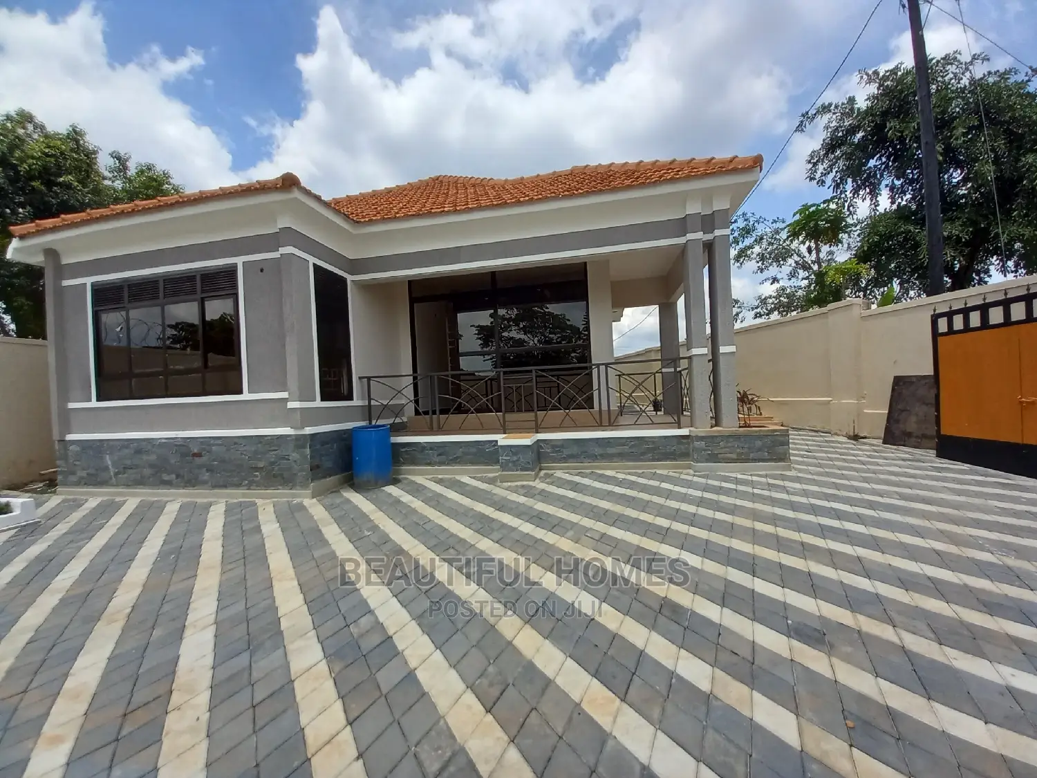 Furnished 4bdrm Maisonette in Kisaasi, Central Division for sale