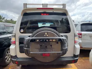 Mitsubishi Pajero 3.0 2009 White
