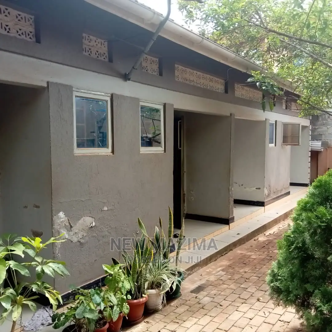 4bdrm House in Makindye Kizungu, Division a for Sale