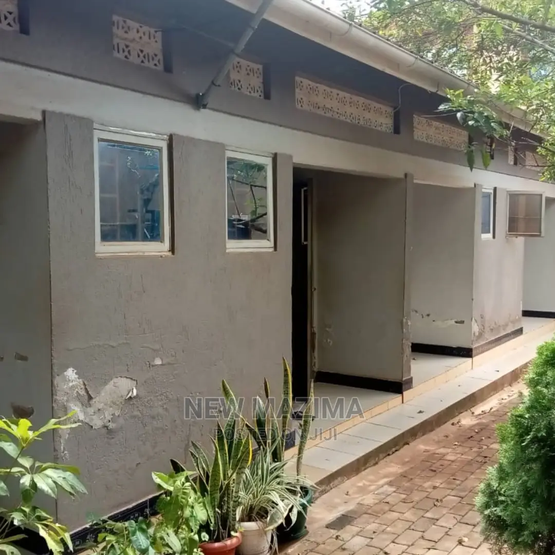 4bdrm House in Makindye Kizungu, Division a for Sale