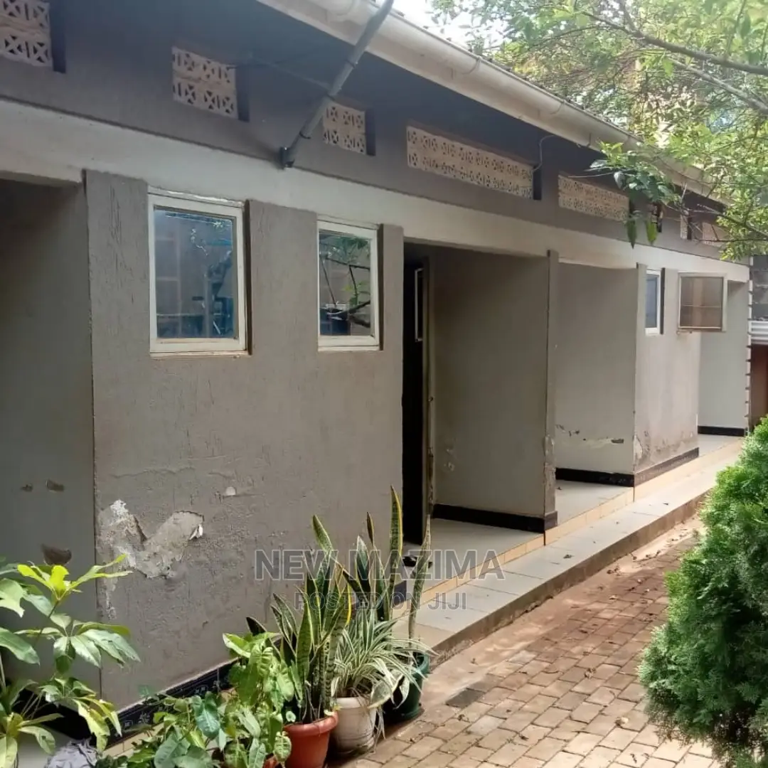 4bdrm House in Makindye Kizungu, Division a for Sale