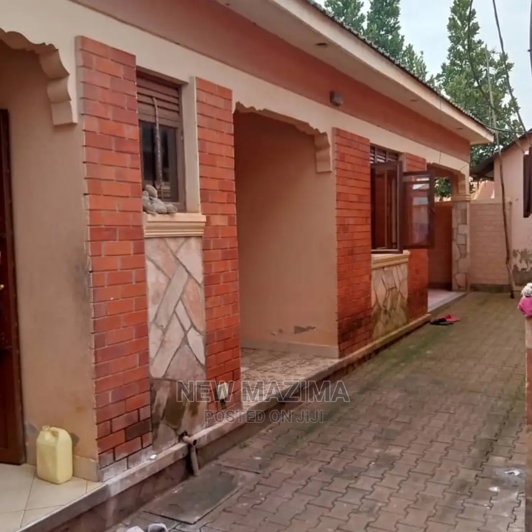 8bdrm House in Makindye Heights, Division a for Sale