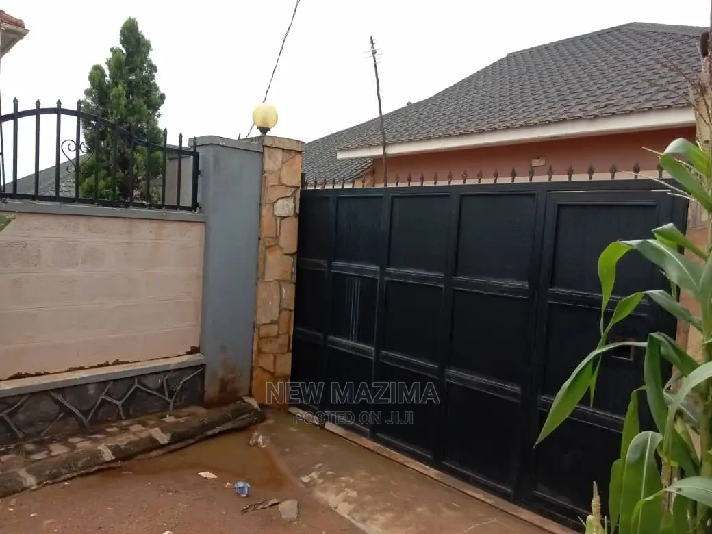 8bdrm House in Makindye Heights, Division a for Sale