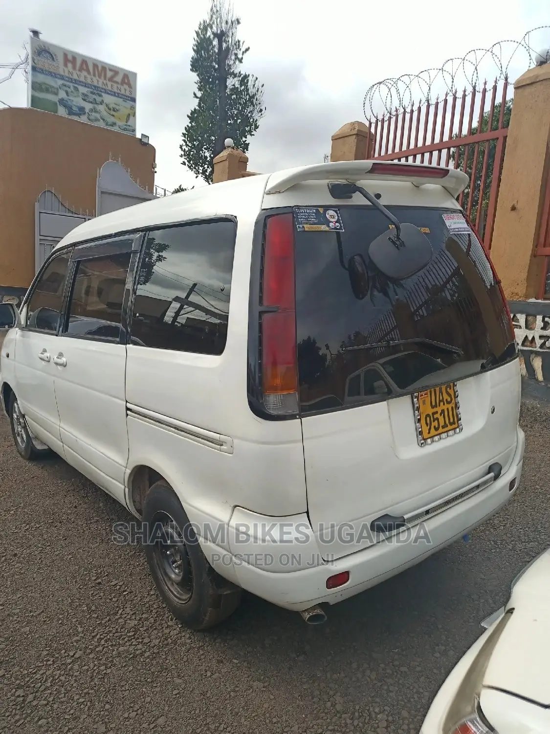 Toyota Noah 2004 White