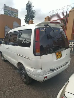 Toyota Noah 2004 White