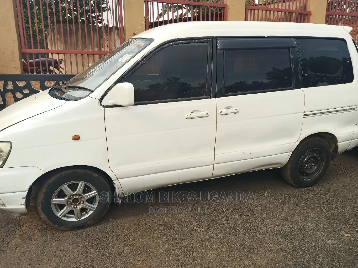 Toyota Noah 2004 White