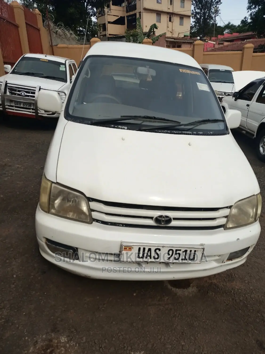 Toyota Noah 2004 White
