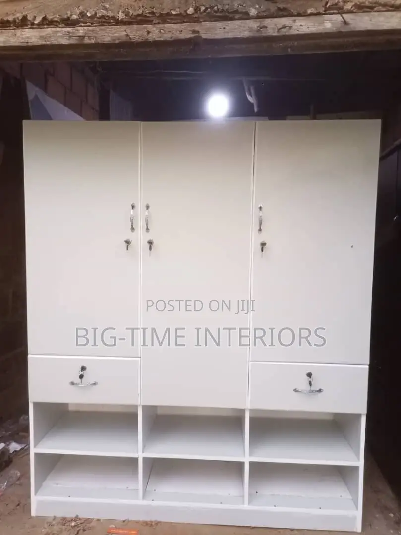 White Triple Door Wardrobe 5*6feet