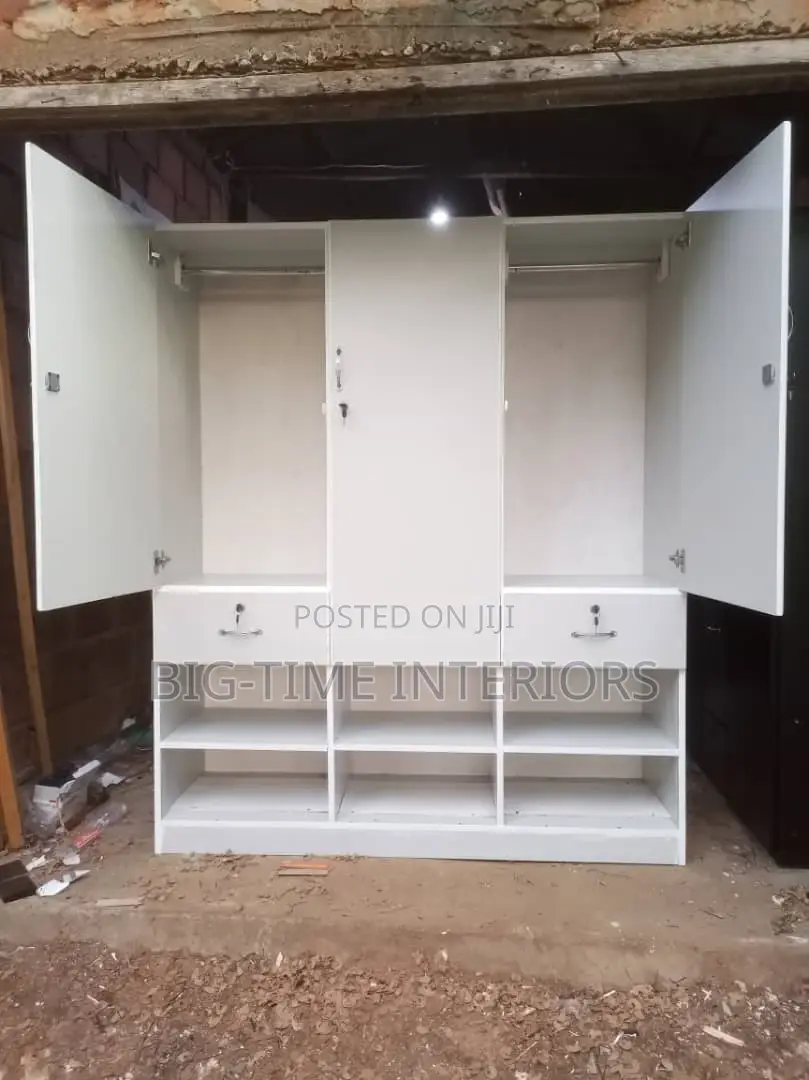 White Triple Door Wardrobe 5*6feet