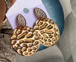 Simple and Elegant Lady Earpins Available