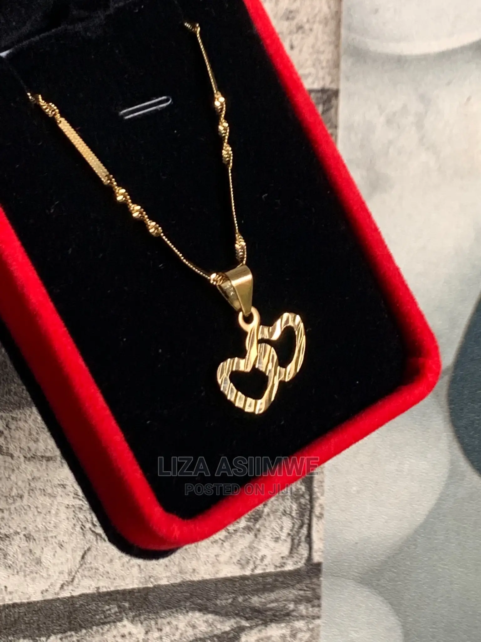 Simple and Elegant Lady Necklaces Available With a Gift Box