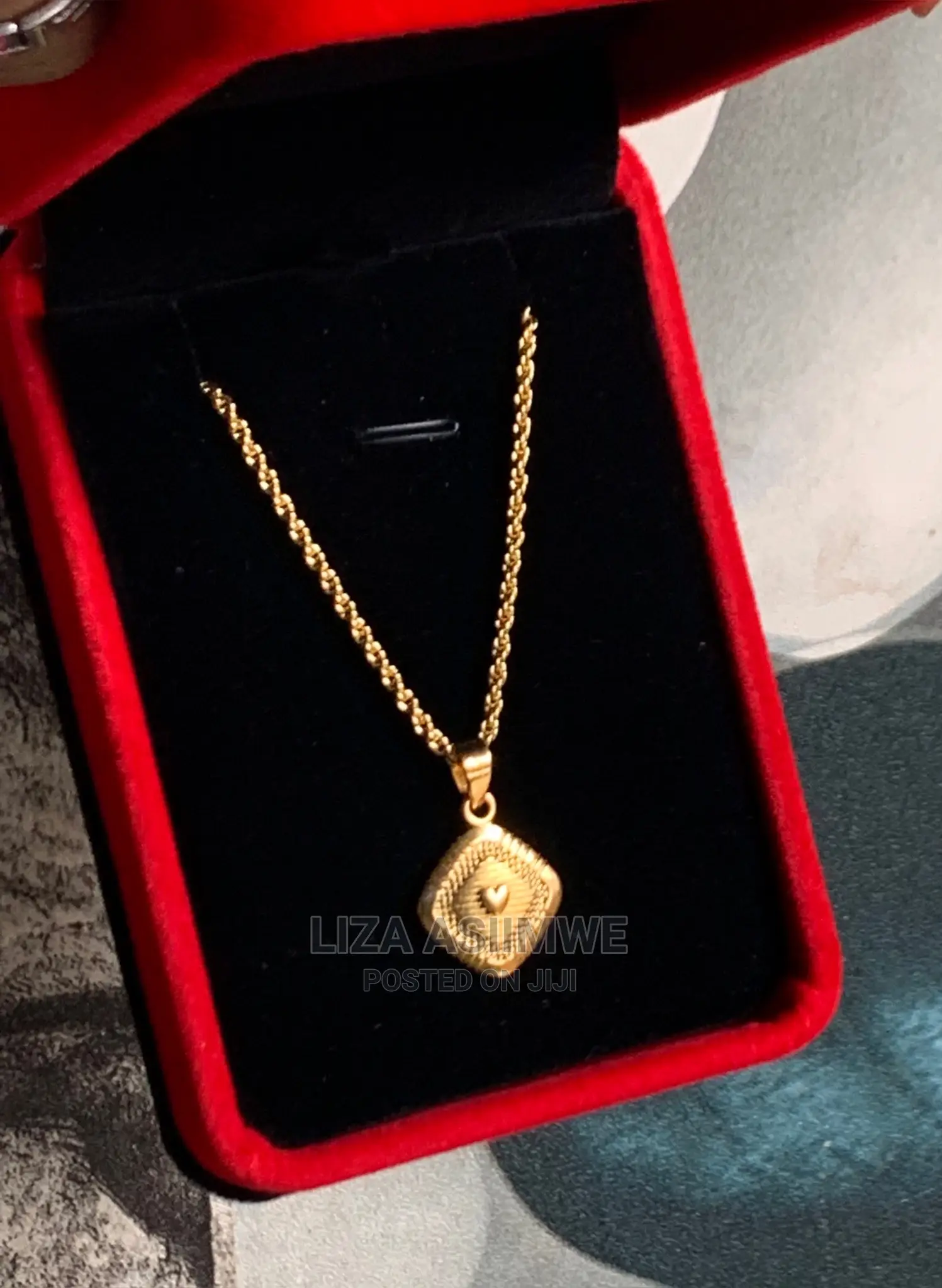 Simple and Elegant Lady Necklaces Available With a Gift Box