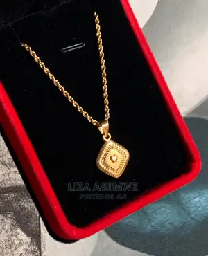 Simple and Elegant Lady Necklaces Available With a Gift Box