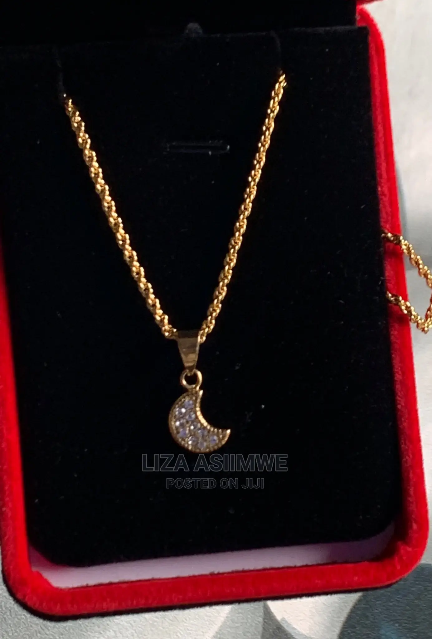 Simple Lady Necklaces Available With a Gift Box