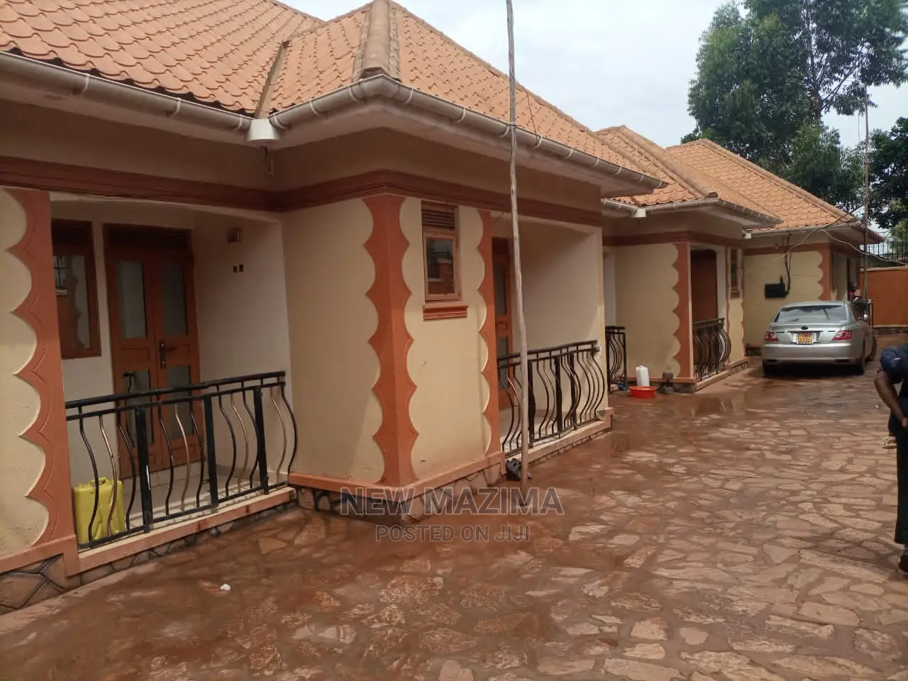 7bdrm House in Mutundwe, Division a for Sale