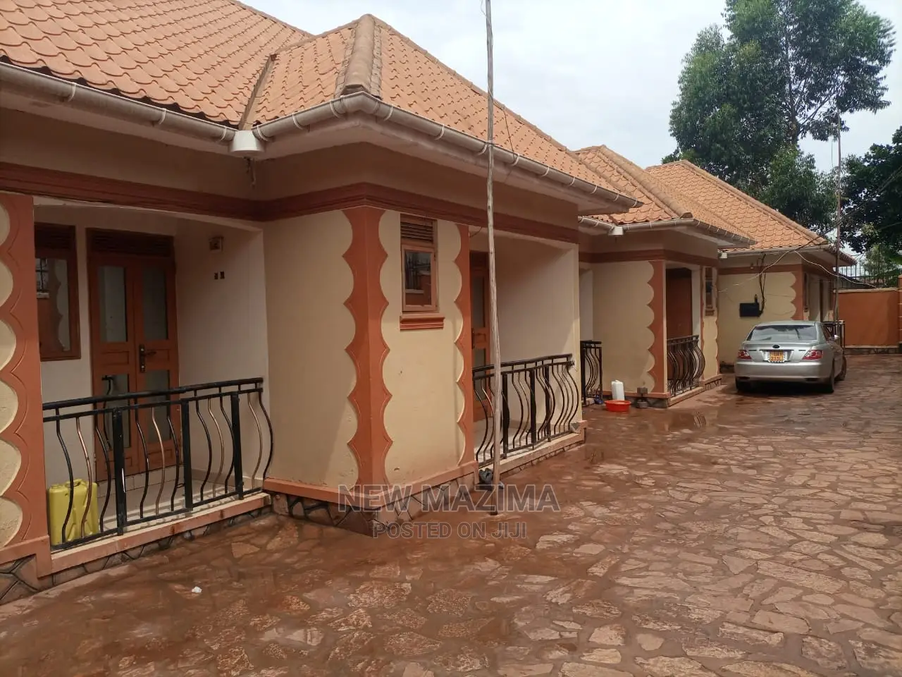 7bdrm House in Mutundwe, Division a for Sale