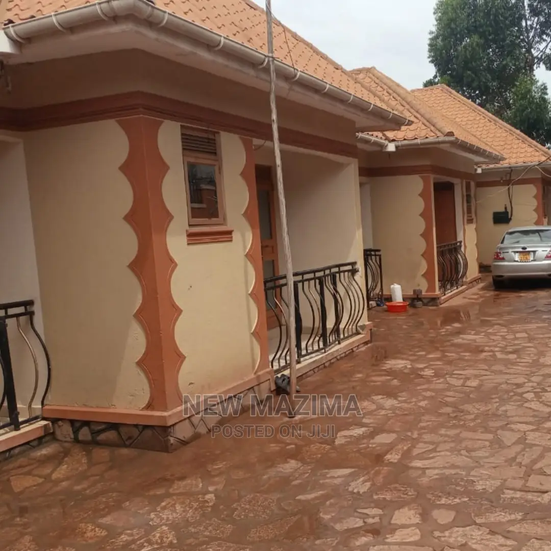 7bdrm House in Mutundwe, Division a for Sale