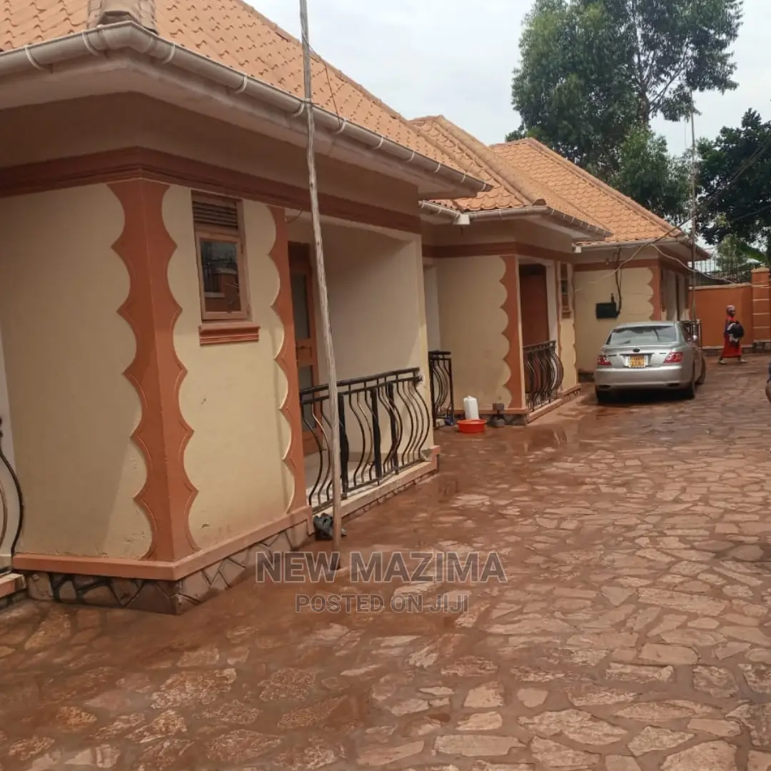 7bdrm House in Mutundwe, Division a for Sale