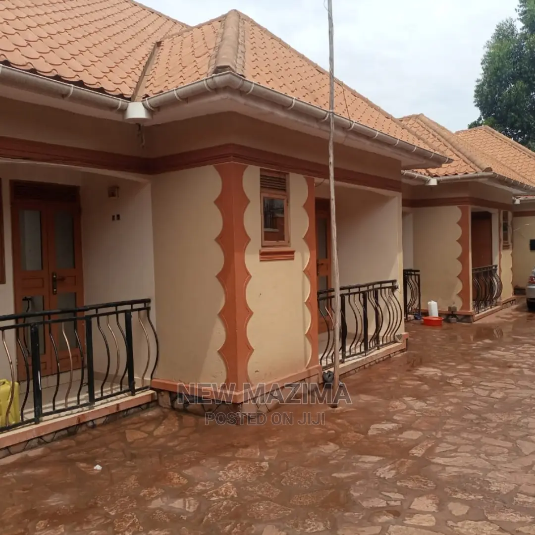 7bdrm House in Mutundwe, Division a for Sale