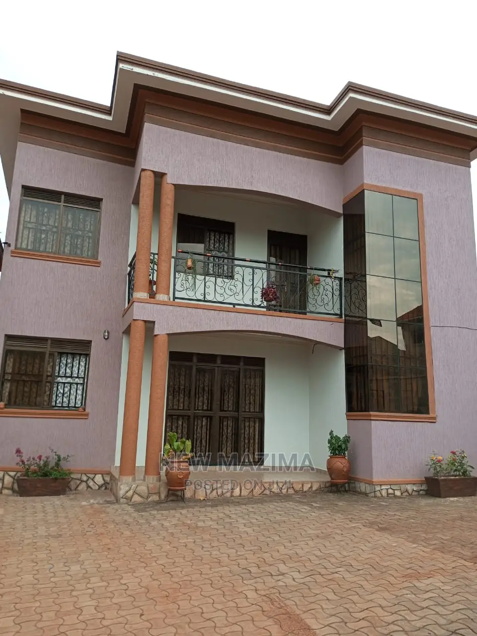 Mini Flat in Seguku Nalumunye, Division a for Sale