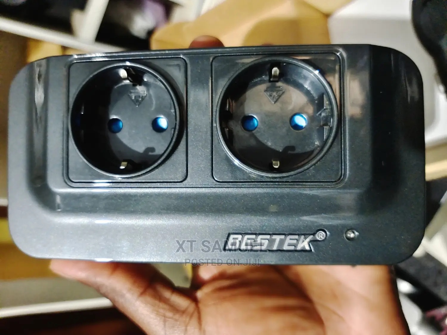 Bestek UK Car Inverter With (4) USB Charging Ports