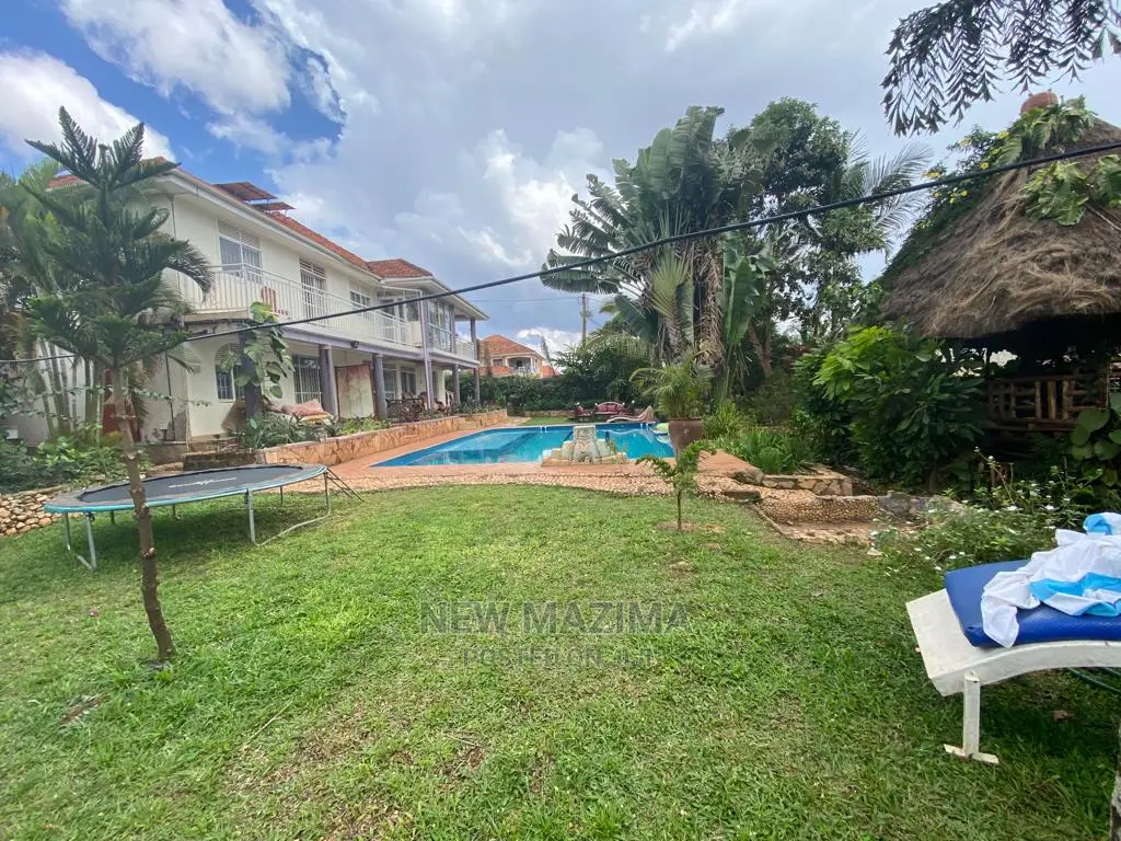 6bdrm Maisonette in Kitende Ntebe Rd, Division a for Sale