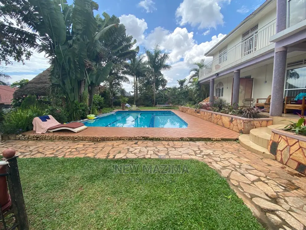 6bdrm Maisonette in Kitende Ntebe Rd, Division a for Sale