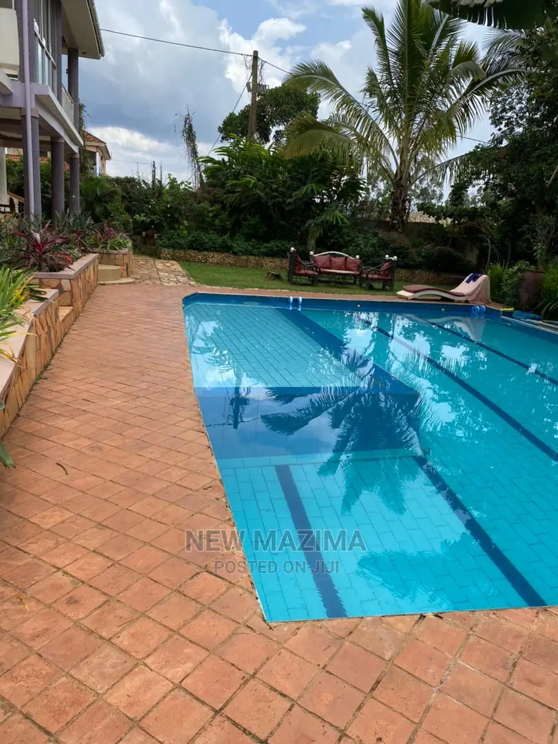 6bdrm Maisonette in Kitende Ntebe Rd, Division a for Sale