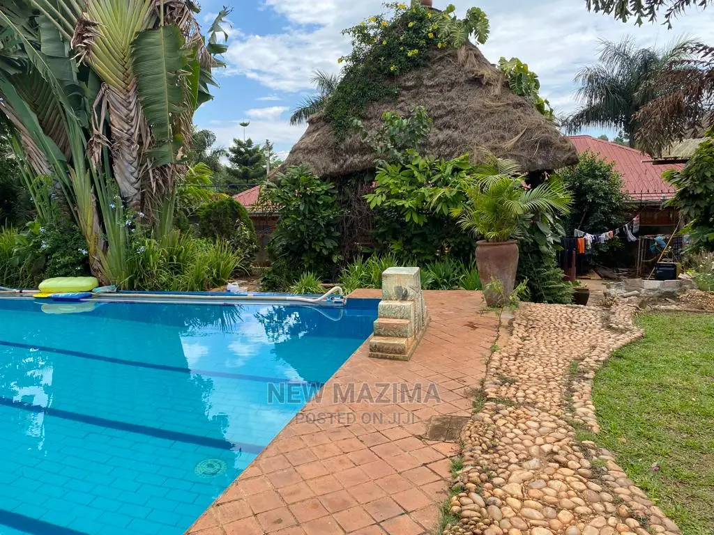 6bdrm Maisonette in Kitende Ntebe Rd, Division a for Sale