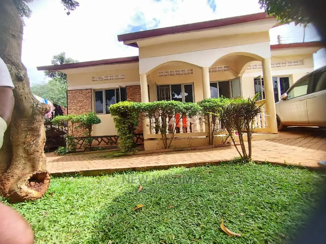 3bdrm Bungalow in Namasuba Ndejje, Division a for Sale