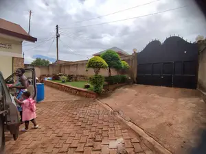 3bdrm Bungalow in Namasuba Ndejje, Division a for Sale