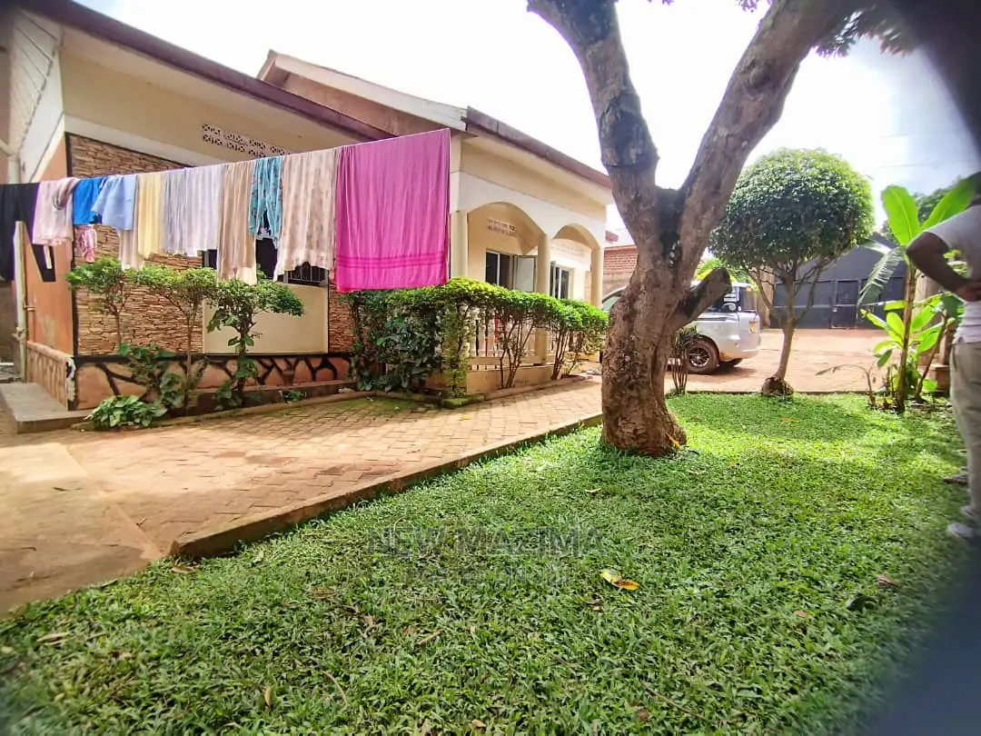 3bdrm Bungalow in Namasuba Ndejje, Division a for Sale