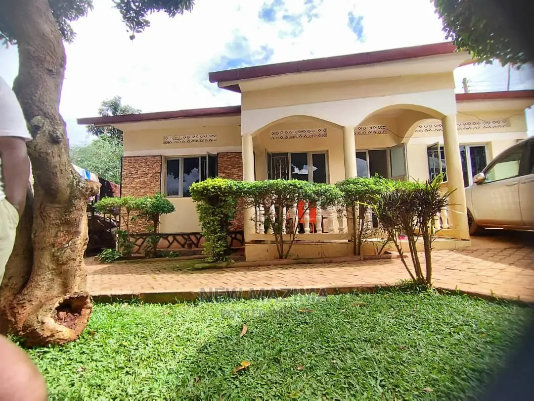 3bdrm Bungalow in Namasuba Ndejje, Division a for Sale