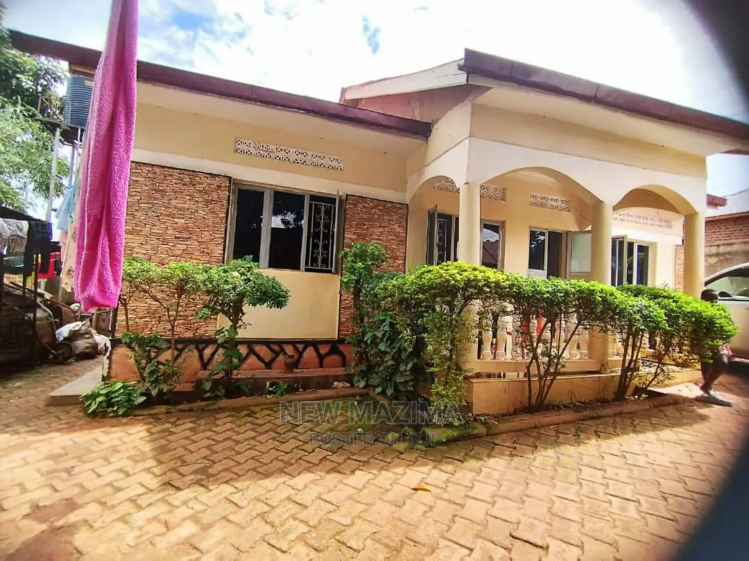 3bdrm Bungalow in Namasuba Ndejje, Division a for Sale
