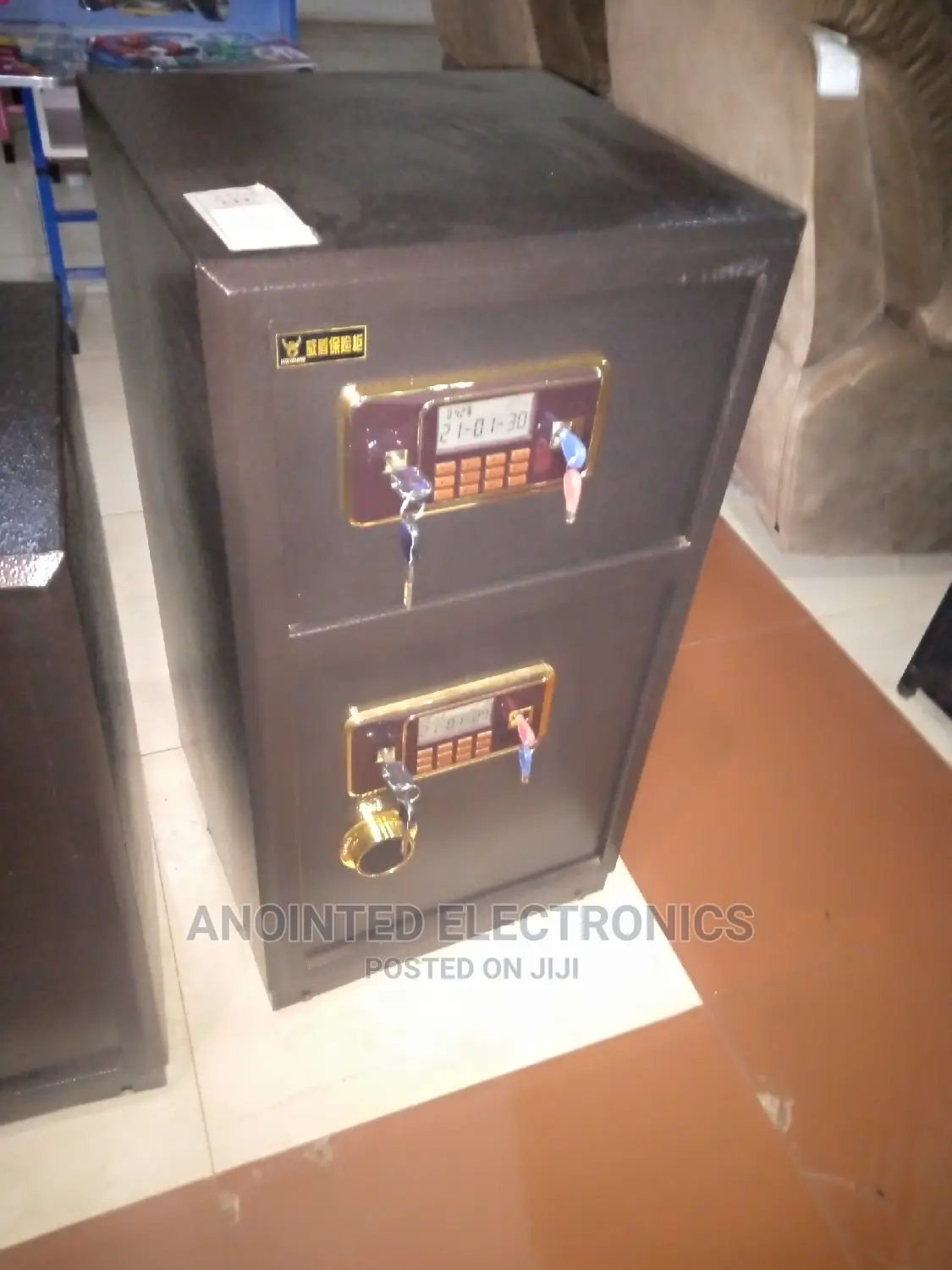 Universal Still Safe Box