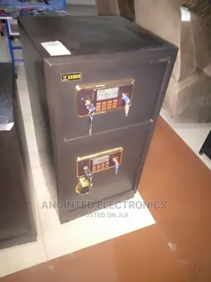 Universal Still Safe Box