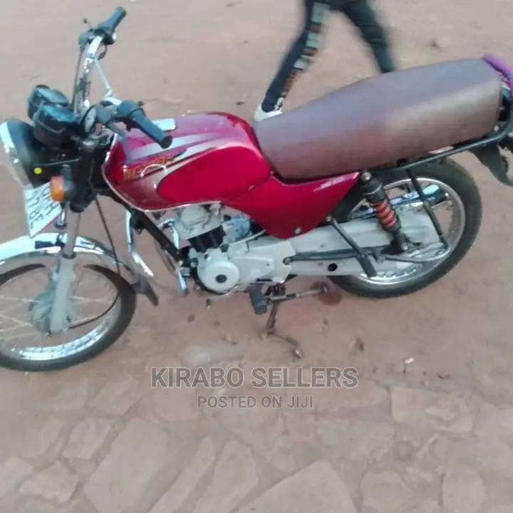 New Bajaj Boxer 2023 Silver