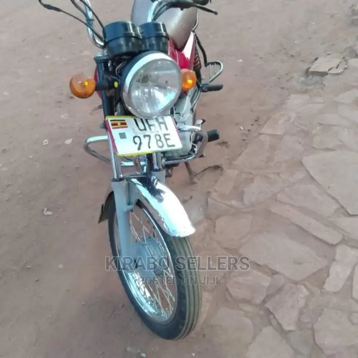 New Bajaj Boxer 2023 Silver