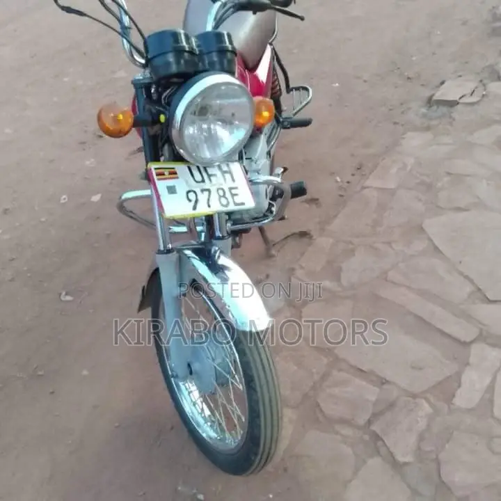 New Bajaj Boxer 2023 Silver