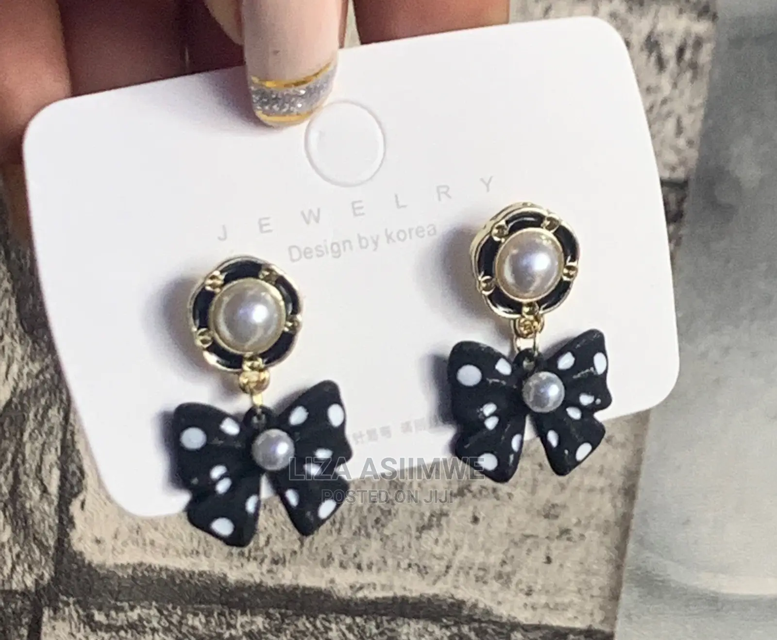 Simple and Elegant Lady’S Earpins Available
